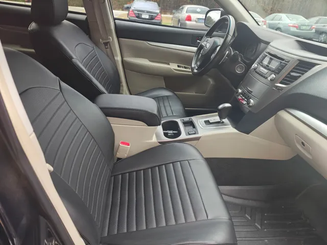 2013 Subaru Outback Premium photo 3