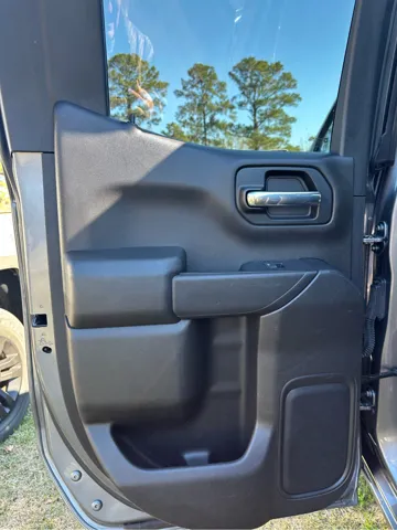 2020 Chevrolet Silverado 1500 LT - Photo 2