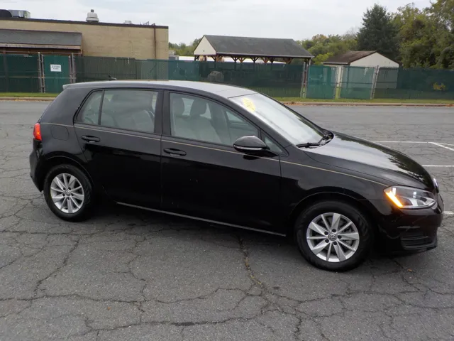 2015 Volkswagen Golf TSI SE photo 2