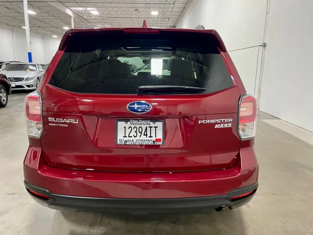 2017 Subaru Forester Premium photo 8