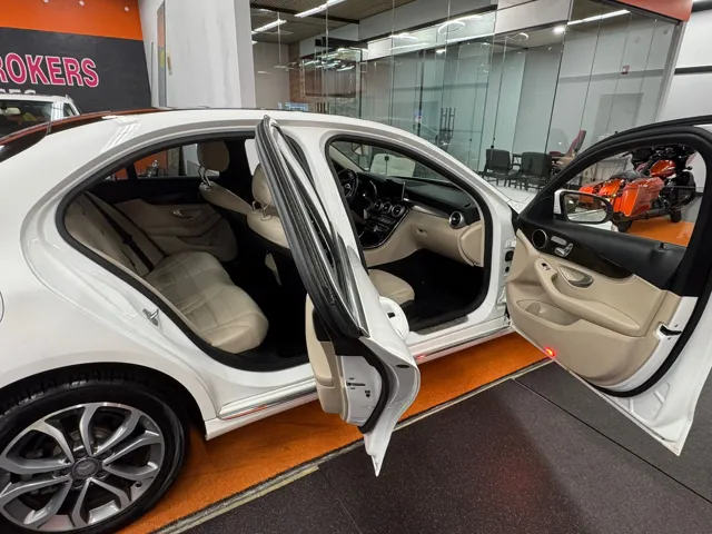 2016 Mercedes Benz C 300 photo 5