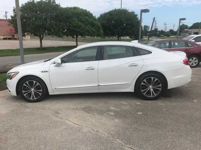 2017 Buick LaCrosse Essence's photo