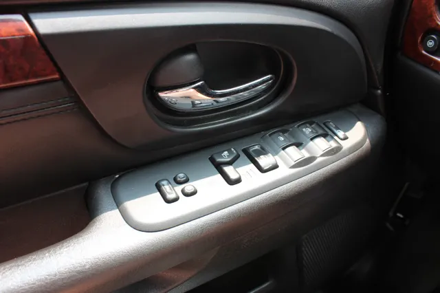 2008 GMC Envoy Denali - Photo 22