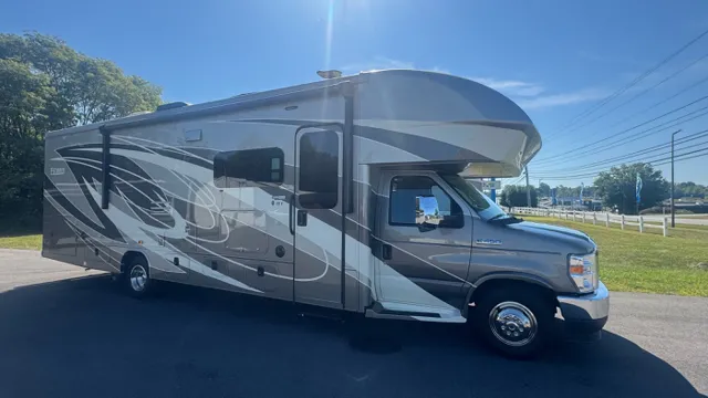 2021 Ford E-Series Cutaway Base's photo