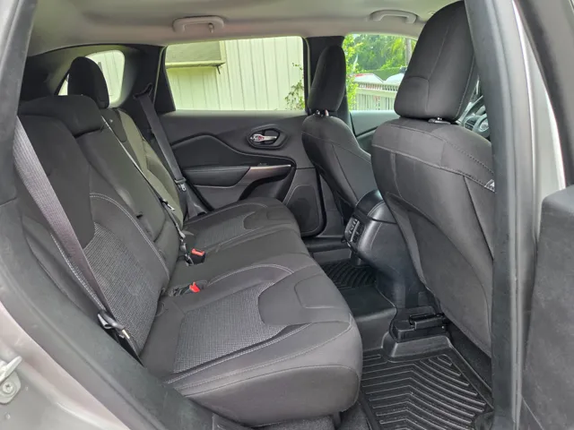 2019 Jeep Cherokee Latitude photo 25