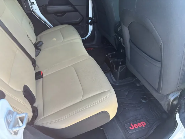 2018 Jeep Wrangler Unlimited Sahara photo 20