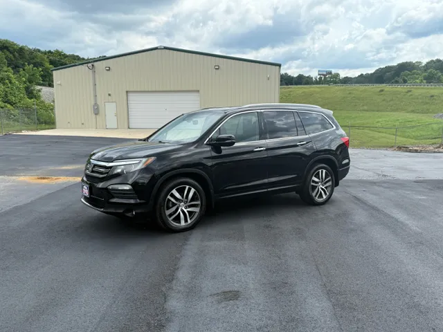2016 Honda Pilot Elite's photo