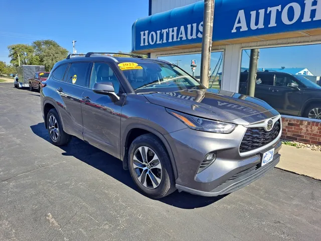 2022 Toyota Highlander XLE's photo