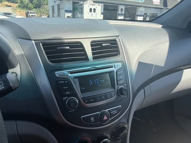 2017 Hyundai Accent 14