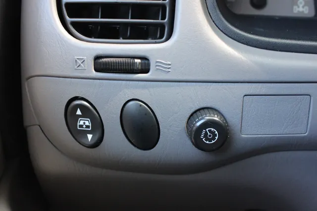 2001 Toyota Sequoia Limited - Photo 30