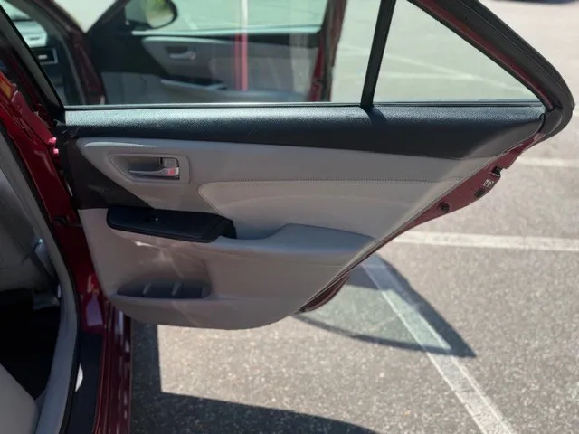 2016 Toyota Camry XLE Hybrid - Photo 28