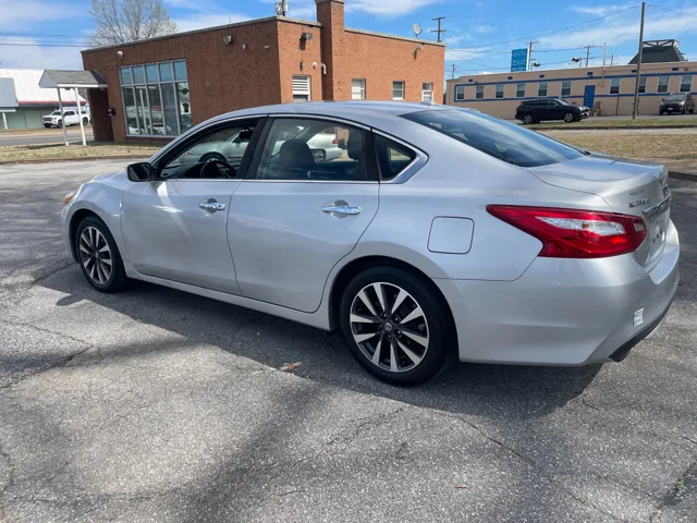 2017 Nissan Altima SV - Photo 6