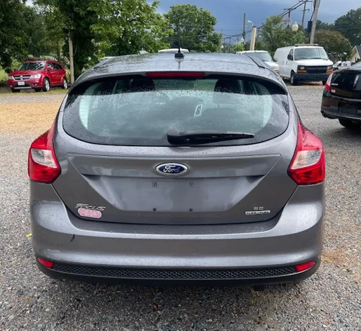 2014 Ford Focus SE photo 3
