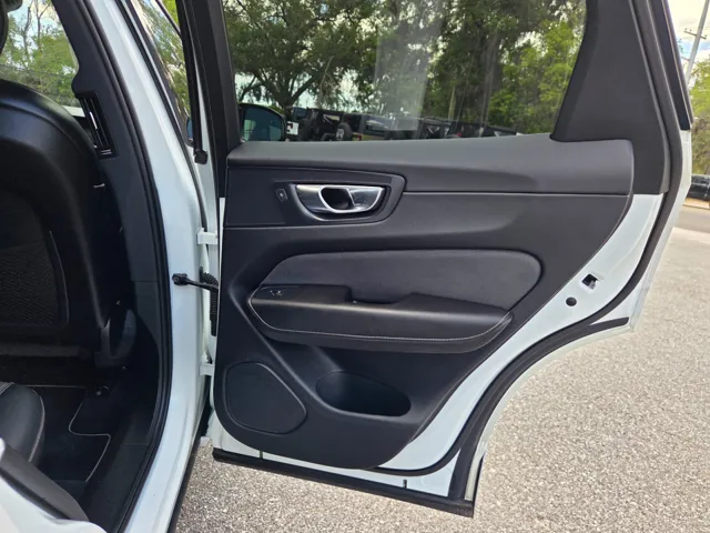 2020 Volvo XC60 R-Design - Photo 35