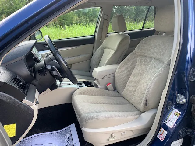2010 Subaru Outback Premium 2.5i photo 25