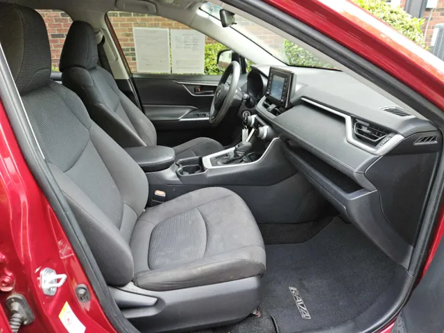 2019 Toyota RAV4 LE photo 22