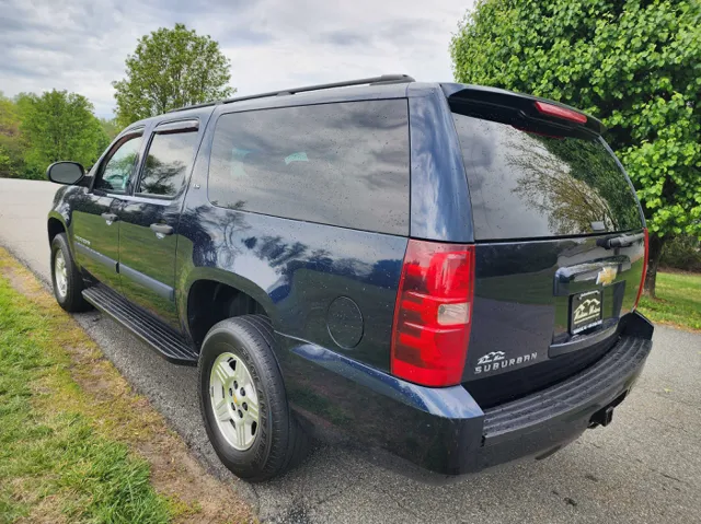 2008 Chevrolet Suburban LS - Photo 8