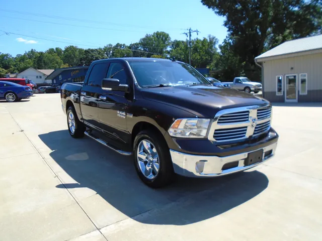 2016 Ram 1500 SLT photo 4
