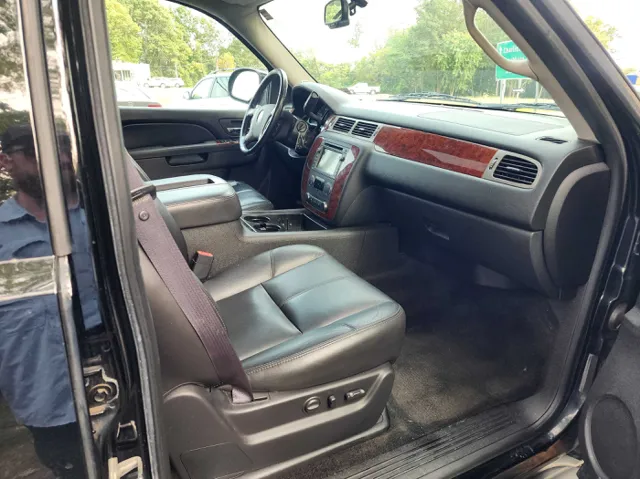 2011 Chevrolet Tahoe LT photo 20