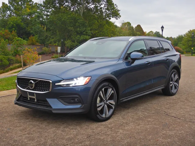 2025 Volvo V60 Cross Country