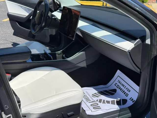 2018 Tesla Model 3 - Photo 20