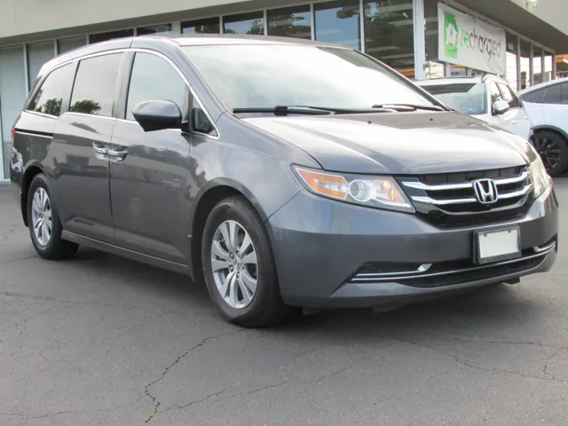 2017 Honda Odyssey SE's photo