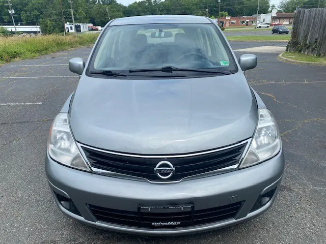 2011 Nissan Versa photo 2