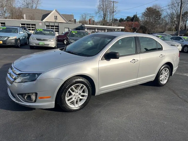 2012 Ford Fusion S's photo