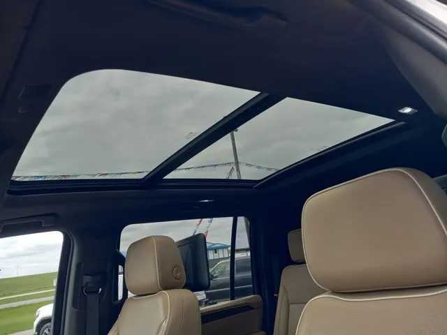 2021 Chevrolet Suburban Premier - Photo 17