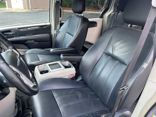 2015 Chrysler Town & Country Touring - Photo 18