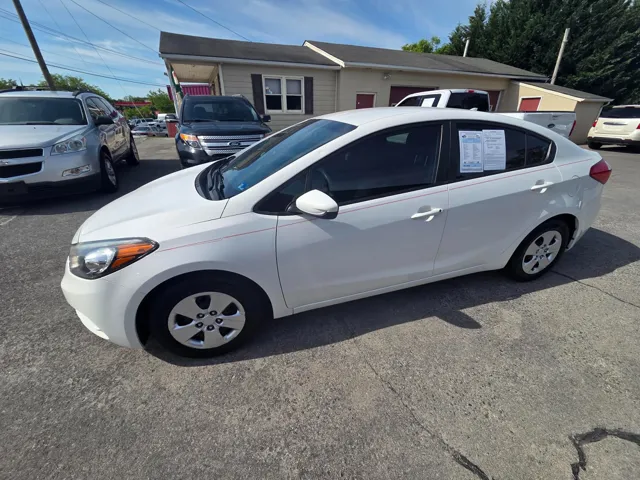 2016 Kia Forte LX AT's photo
