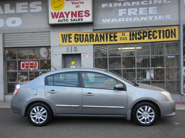 2010 Nissan Sentra S's photo