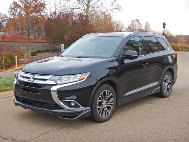 2016 Mitsubishi Outlander GT's photo
