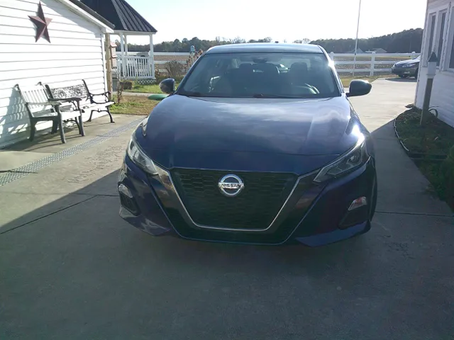 2020 Nissan Altima SR's photo