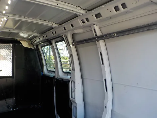2022 GMC Savana Cargo Work Van - Photo 11