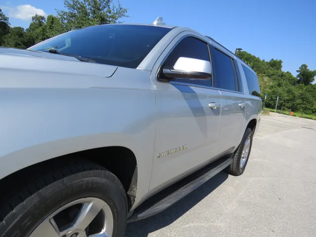 2017 Chevrolet Suburban LT photo 27