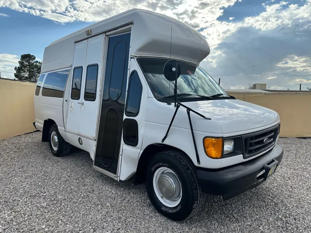 2004 Ford Econoline Van Commercial's photo