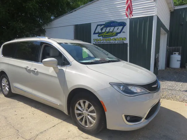 2019 Chrysler Pacifica Touring L's photo