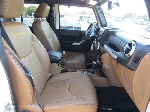 2014 Jeep Wrangler Unlimited Sahara photo 16