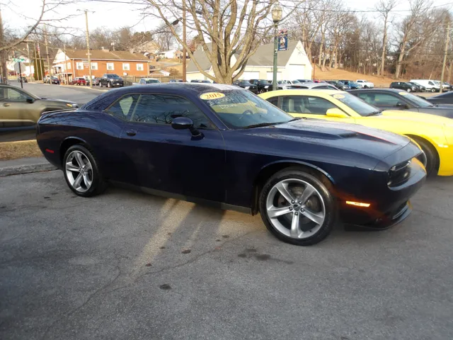 2015 Dodge Challenger SXT's photo