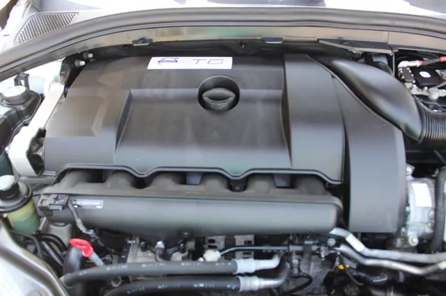 2012 Volvo XC60 T6 R-Design photo 8