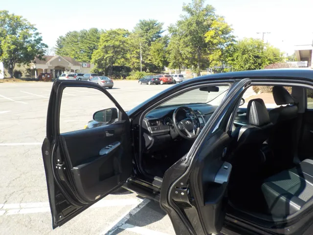 2012 Toyota Camry SE photo 9