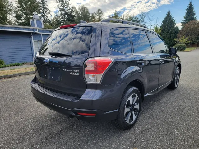 2017 Subaru Forester Base photo 4