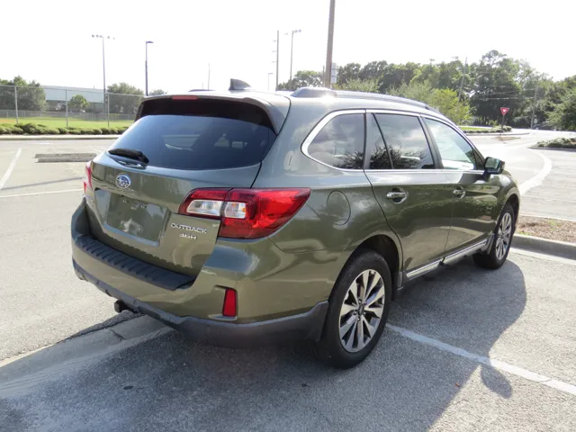 2017 Subaru Outback Touring photo 4