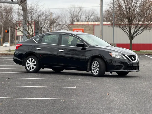 2019 Nissan Sentra photo 3
