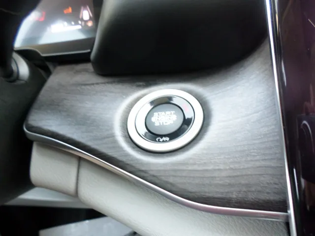 2023 Jeep Grand Cherokee Overland - Photo 19