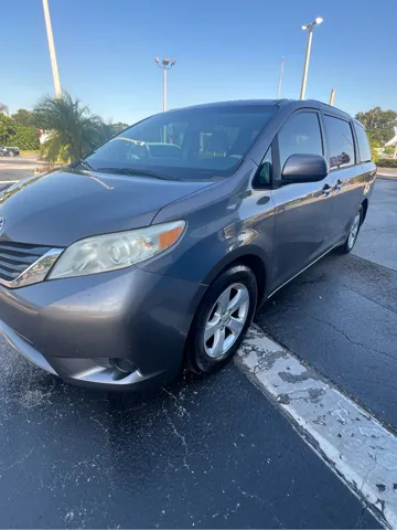 2014 Toyota Sienna LE