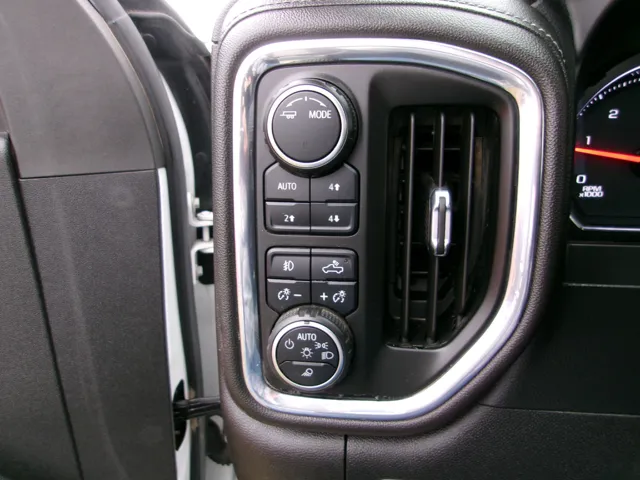 2022 Chevrolet Silverado 2500HD LTZ - Photo 17