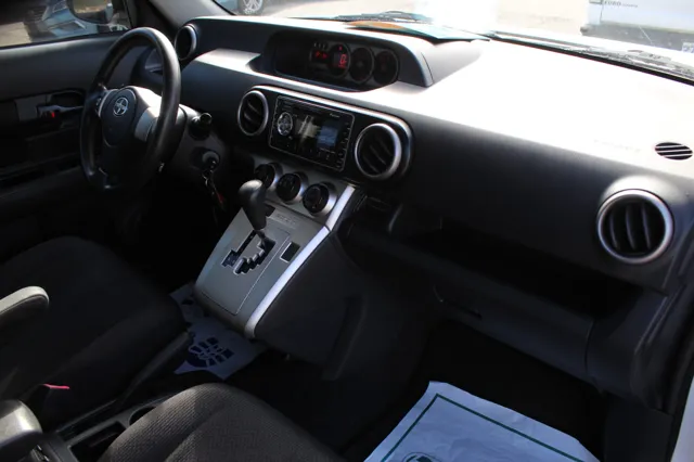 2009 Scion xB photo 17