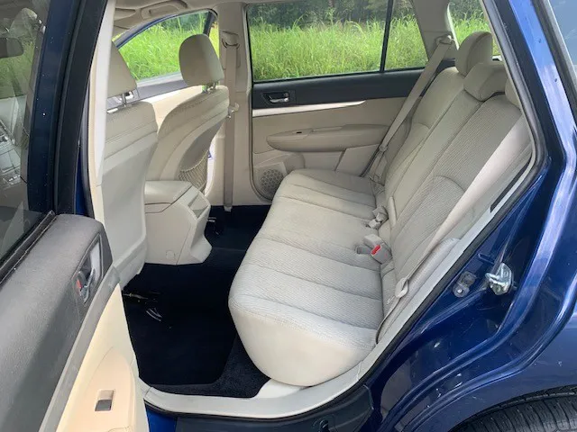 2010 Subaru Outback Premium 2.5i photo 30